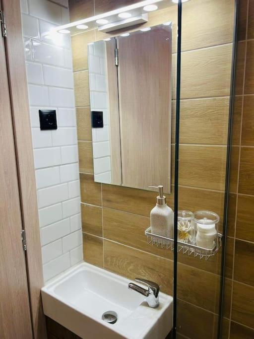 Luxury No4 Apartment In Ladadika Thessaloniki Exterior photo